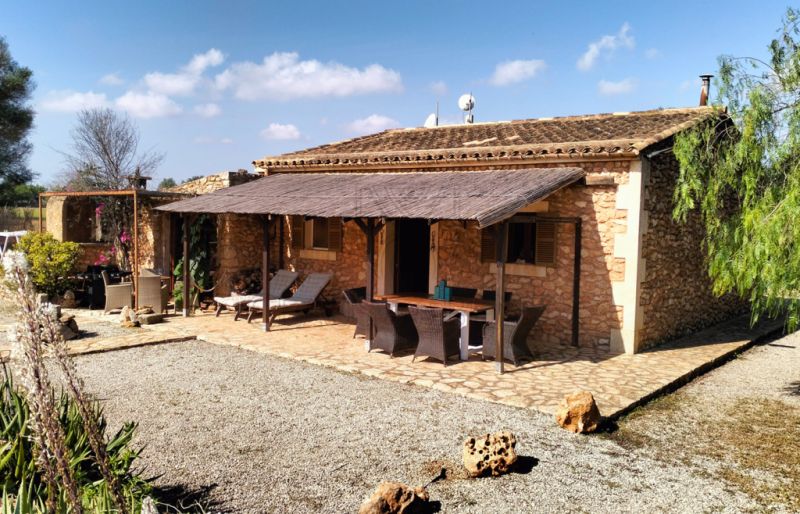 PORRERES: Charmantes ländliches Anwesen mit Ferienvermietungslizenz (ETV), Brunnen und Weinstöcken