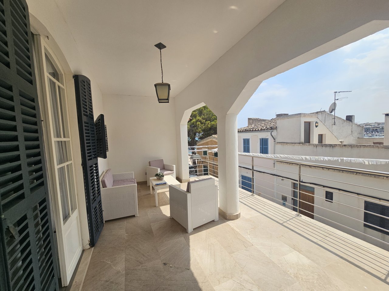 Portocolom mod. Apartment über 2 Etagen - mit Terrassen und Relaxpool. (ausser Juli/August)