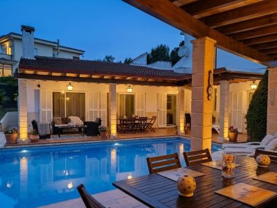 PRÄCHTIGE VILLA MIT POOL  EXKLUSIVE MIETE