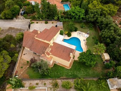 PRÄCHTIGE VILLA MIT POOL  EXKLUSIVE MIETE