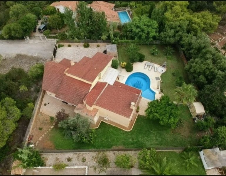 PRÄCHTIGE VILLA MIT POOL  EXKLUSIVE MIETE