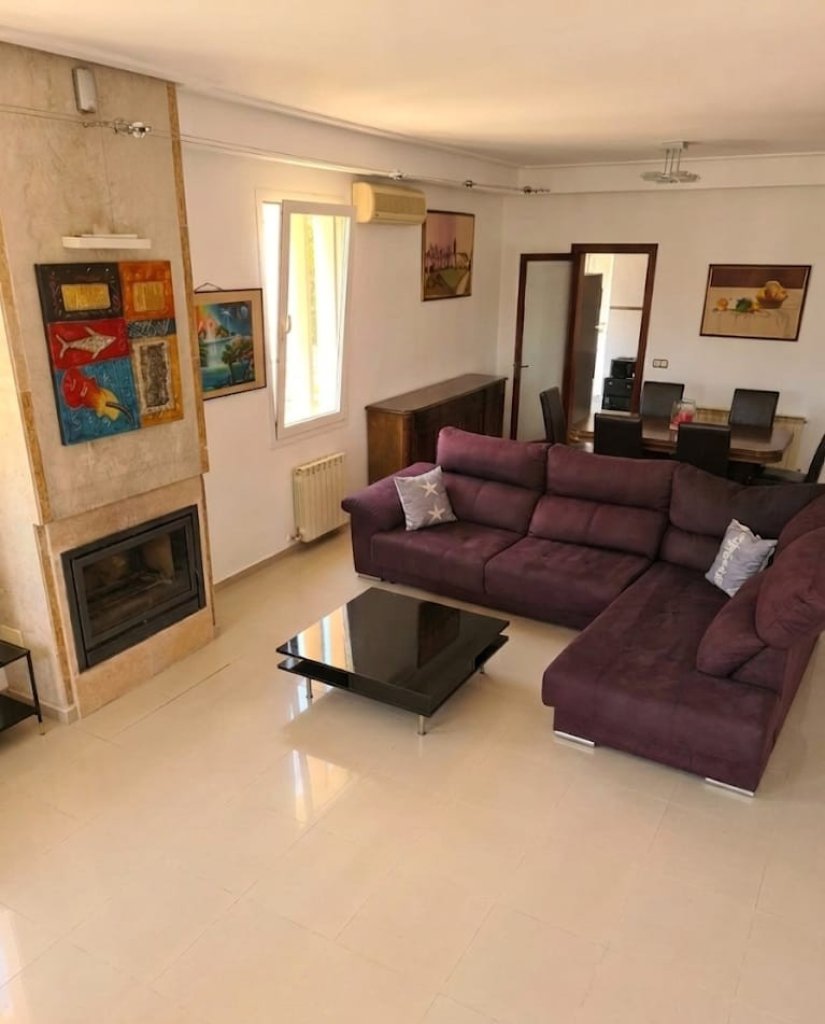 PRÄCHTIGE VILLA MIT POOL  EXKLUSIVE MIETE