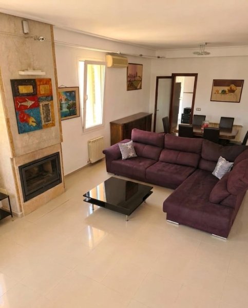 PRÄCHTIGE VILLA MIT POOL  EXKLUSIVE MIETE