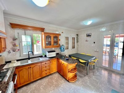 Magnífica villa con piscina y garaje en Portocolom: alquiler de larga estancia.