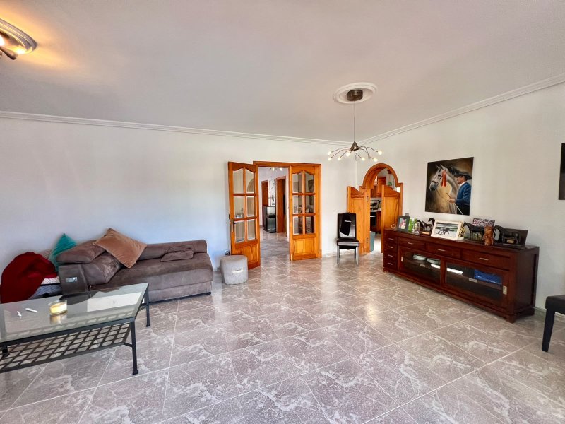 Magnífica villa con piscina y garaje en Portocolom: alquiler de larga estancia.