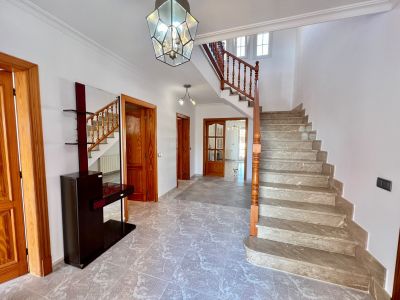Magnífica villa con piscina y garaje en Portocolom: alquiler de larga estancia.