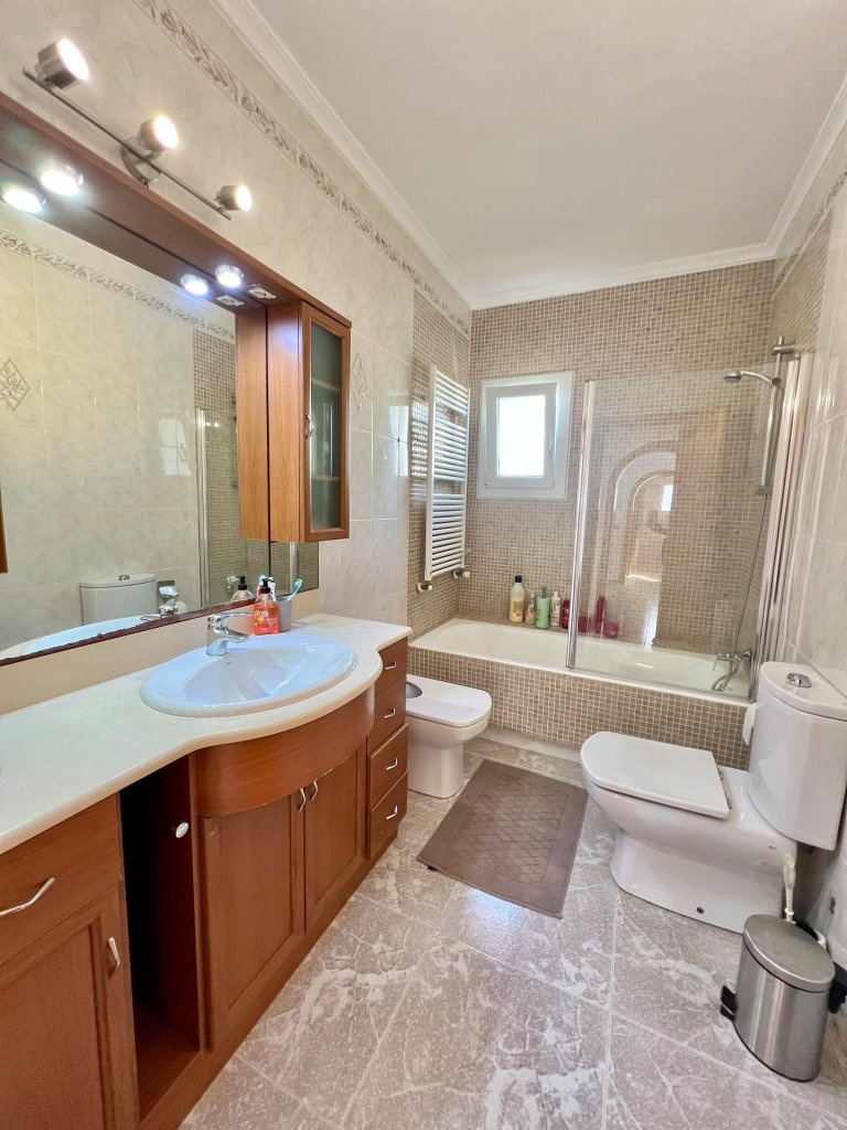 Magnífica villa con piscina y garaje en Portocolom: alquiler de larga estancia.