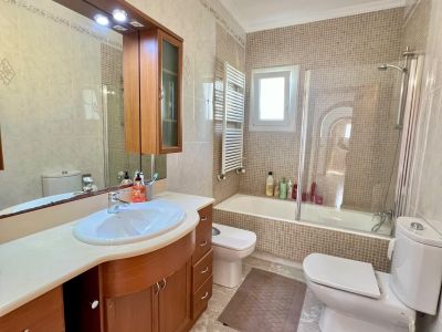 Magnífica villa con piscina y garaje en Portocolom: alquiler de larga estancia.