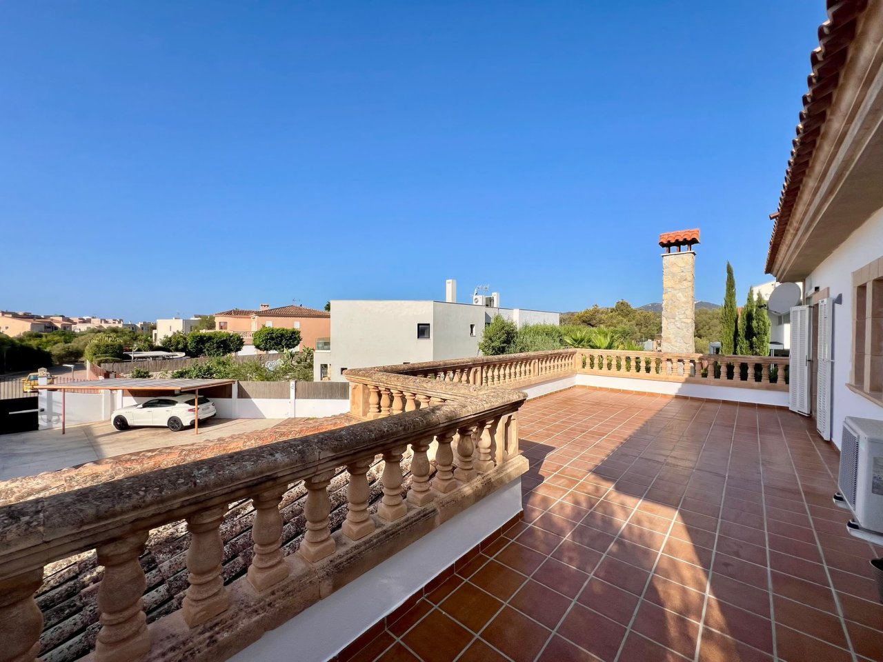Magnífica villa con piscina y garaje en Portocolom: alquiler de larga estancia.