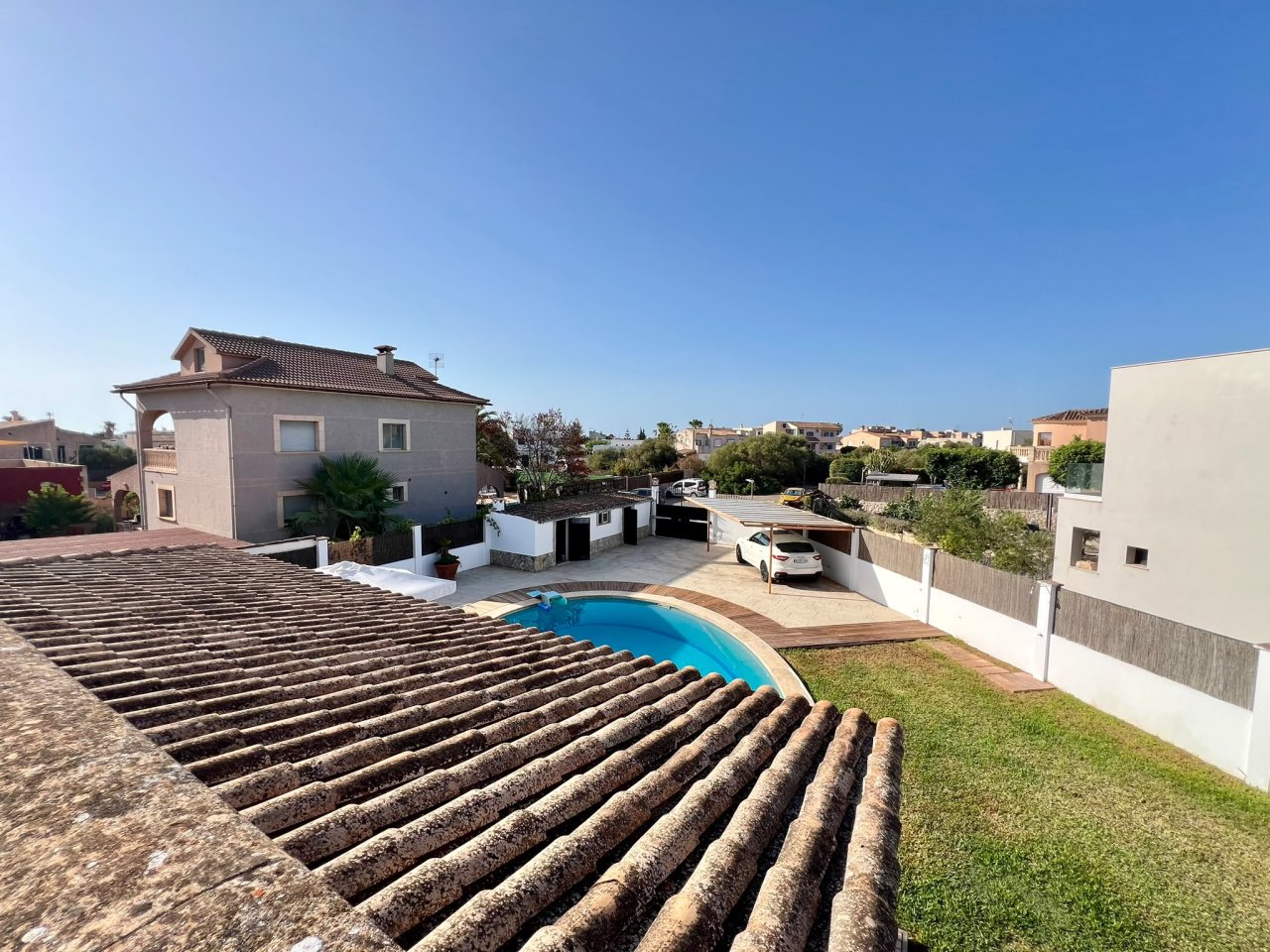 Magnífica villa con piscina y garaje en Portocolom: alquiler de larga estancia.