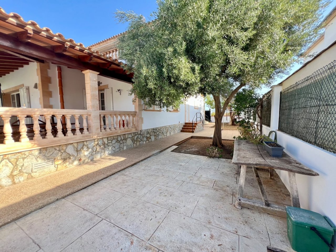 Magnífica villa con piscina y garaje en Portocolom: alquiler de larga estancia.