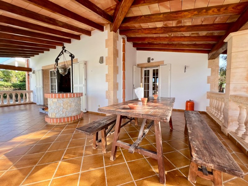 Magnífica villa con piscina y garaje en Portocolom: alquiler de larga estancia.