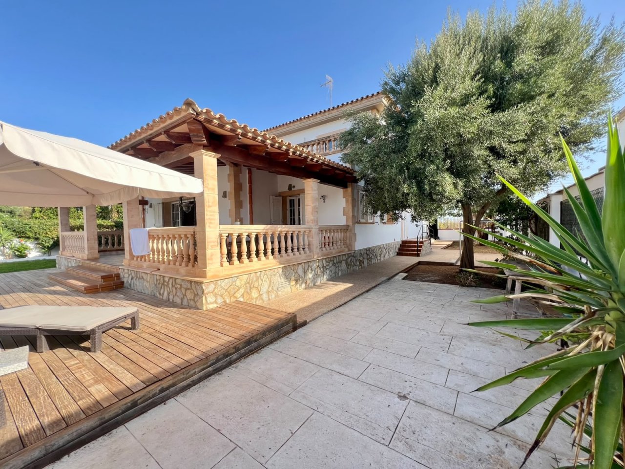 Magnífica villa con piscina y garaje en Portocolom: alquiler de larga estancia.