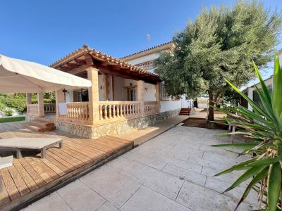 Magnífica villa con piscina y garaje en Portocolom: alquiler de larga estancia.