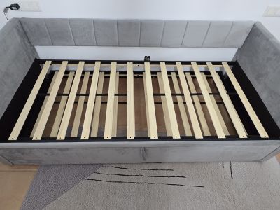 Praktisches Gästebett (200x180cm) Neuwertig (1,5 Monat alt, unbenutzt ohne Matratzen)