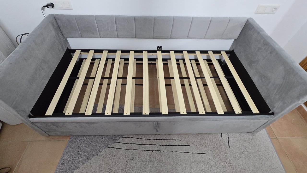 Praktisches Gästebett (200x180cm) Neuwertig (1 Monat alt, unbenutzt!)