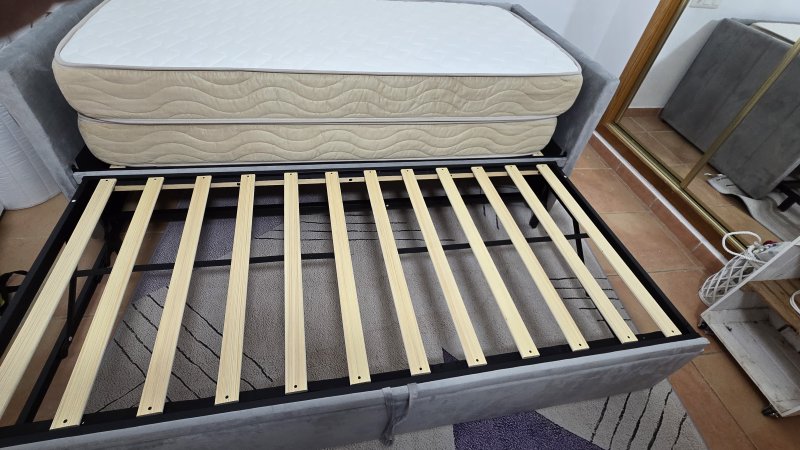 Praktisches Gästebett (200x180cm) Neuwertig (1 Monat alt, unbenutzt!)