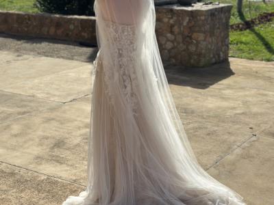Pronovias Brautkleid mit Schlitz und Schleppe
