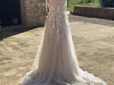 Pronovias Brautkleid mit Schlitz und Schleppe