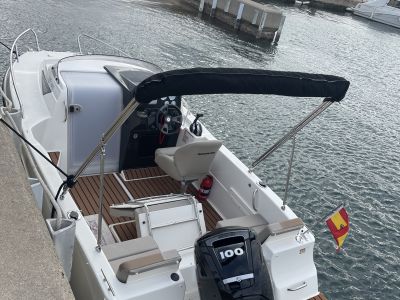 Quicksilver 470 Activ Cabin 100PS auf Trailer neuwertig
