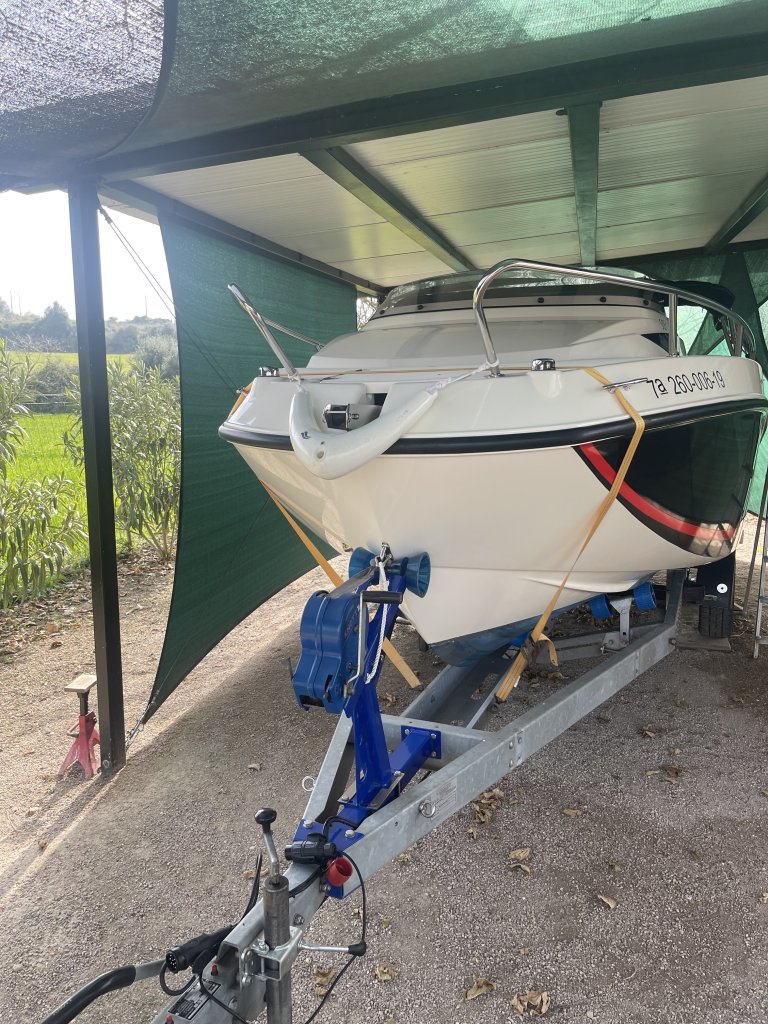 Quicksilver 470 Activ Cabin 100PS auf Trailer neuwertig