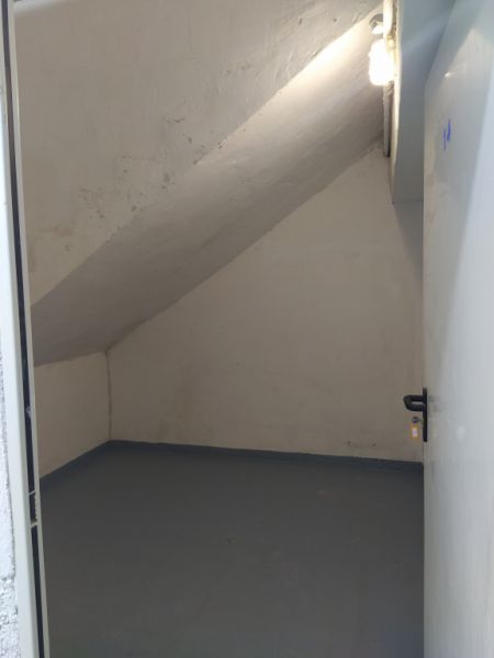 Räumlichkeiten mit Lagerraumgeschäft