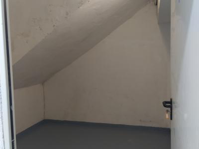 Räumlichkeiten mit Lagerraumgeschäft