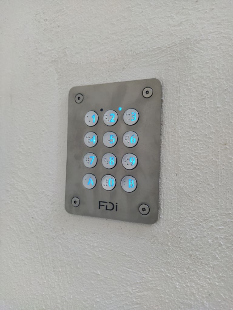 Räumlichkeiten mit Lagerraumgeschäft