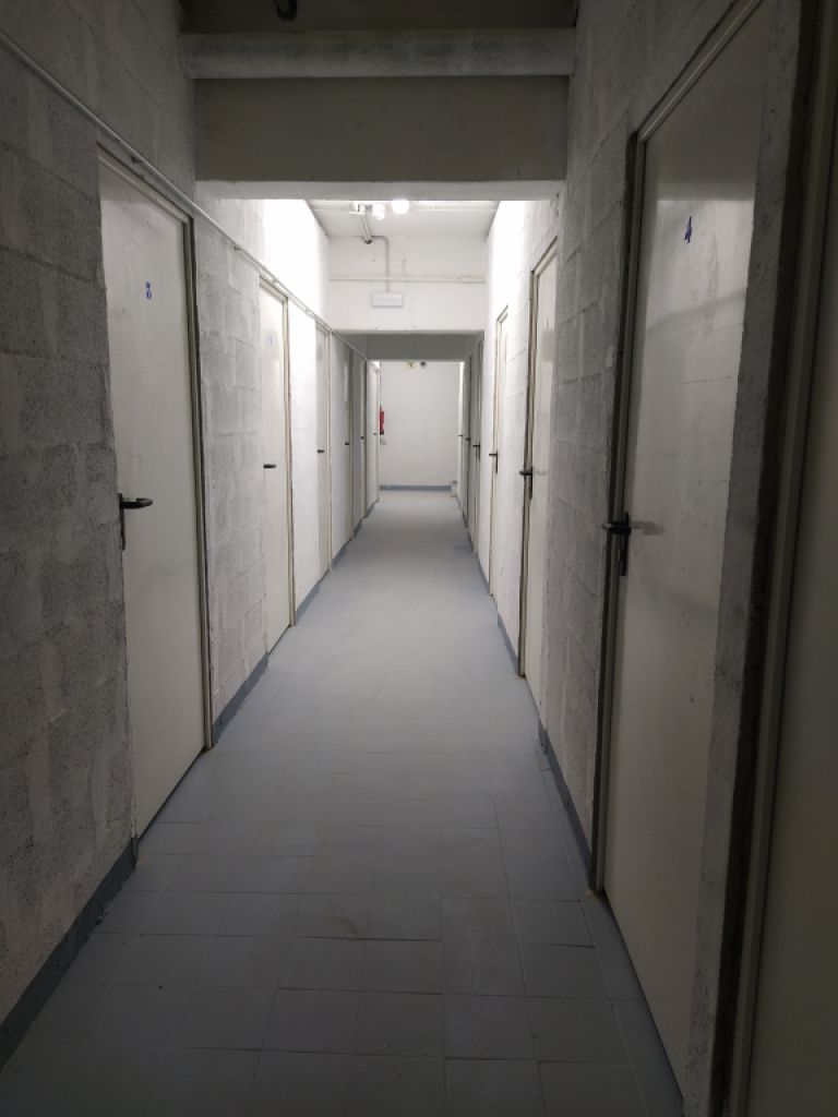 Räumlichkeiten mit Lagerraumgeschäft