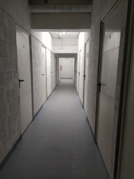 Räumlichkeiten mit Lagerraumgeschäft