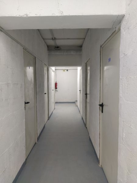 Räumlichkeiten mit Lagerraumgeschäft