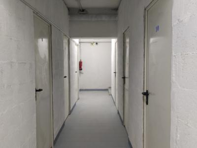 Räumlichkeiten mit Lagerraumgeschäft