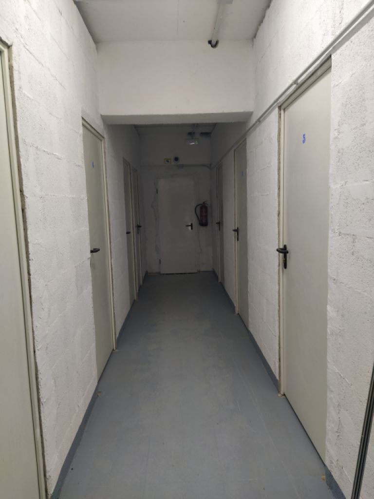 Räumlichkeiten mit Lagerraumgeschäft