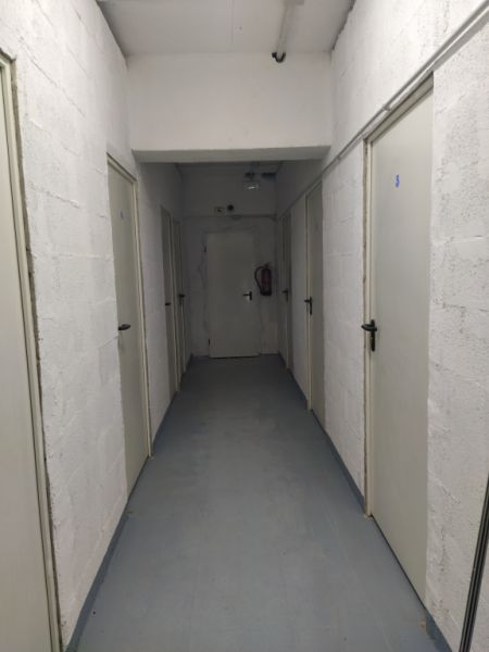 Räumlichkeiten mit Lagerraumgeschäft