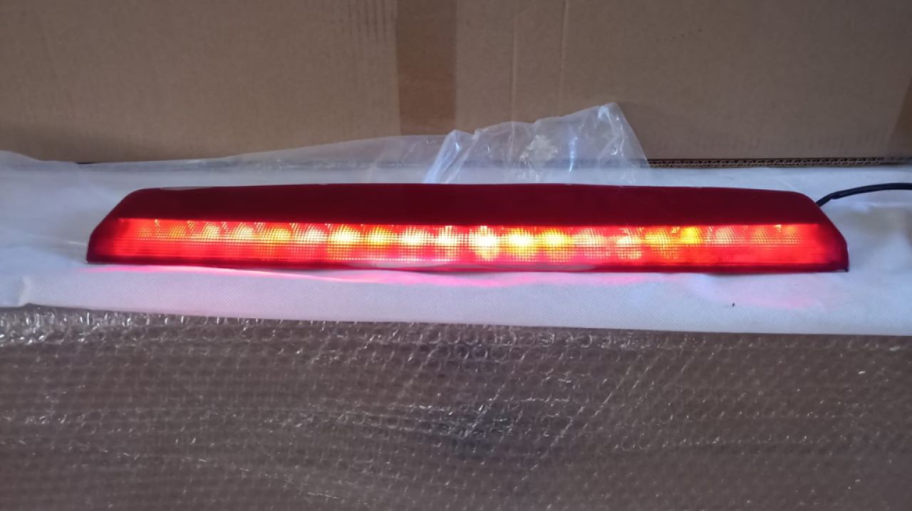 Range Rover L322 Vougue 2004 – 2009 3 Rear brake light XFG000040
