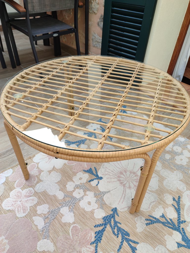 Rattan Tisch