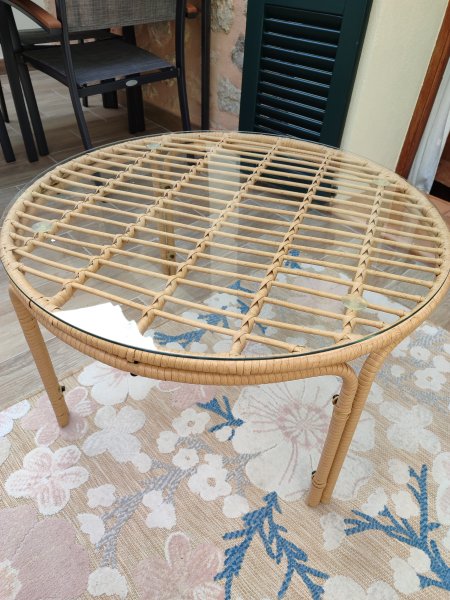 Rattan Tisch