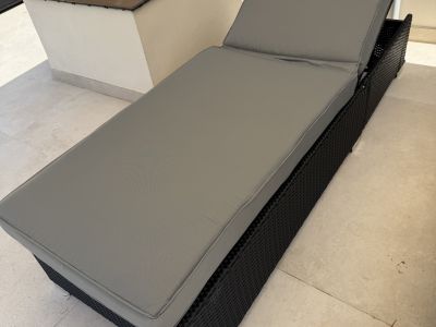 Tumbonas de ratán y caja