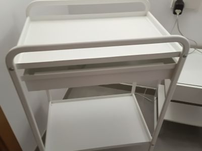 Estantería con cajón