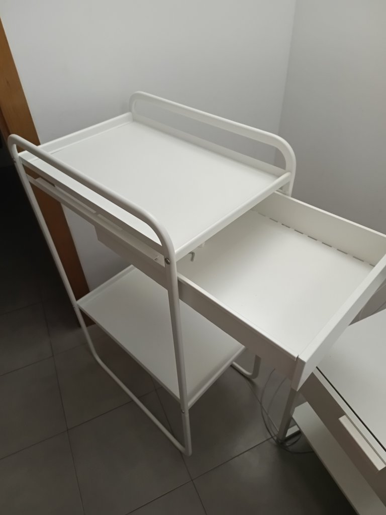 Estantería con cajón