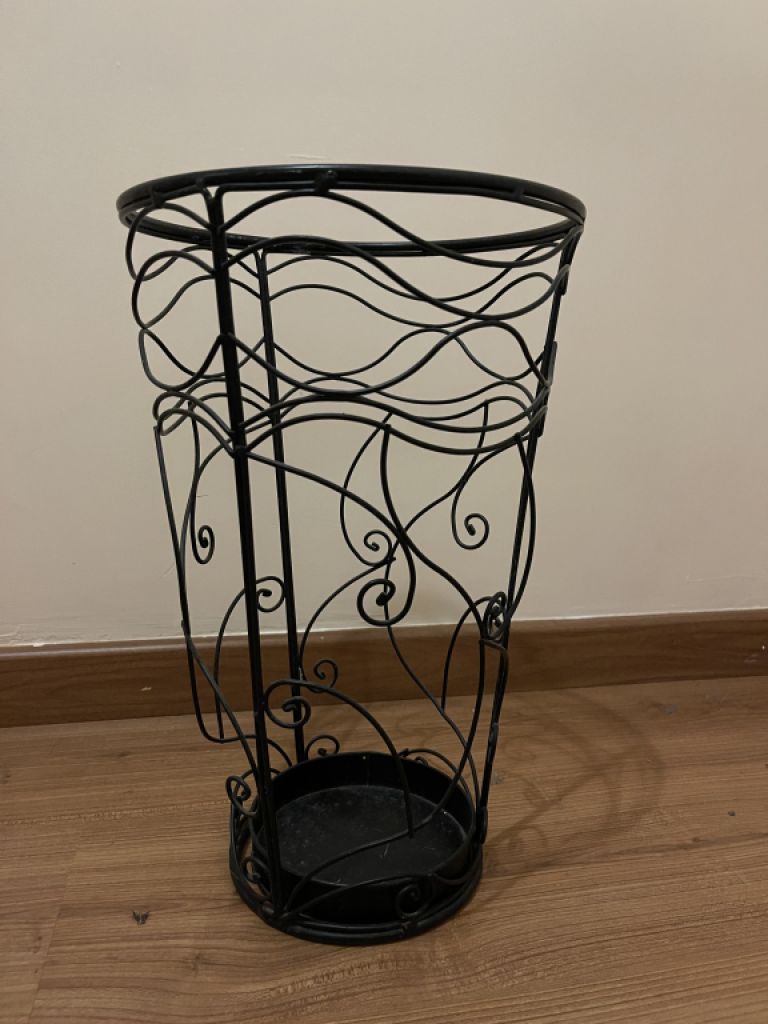 Vintage-style umbrella stand, black