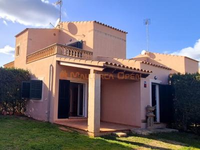 Chalet Adosado en Zona Residencial de Cala Mandia