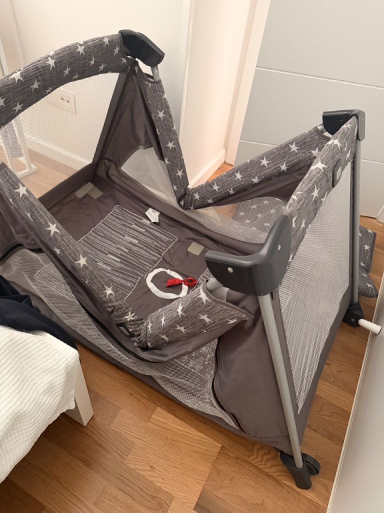 Baby travel cot