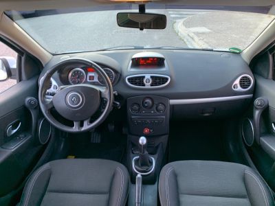 Renault Clio 1.6 Air Conditioning TÜV 04/28