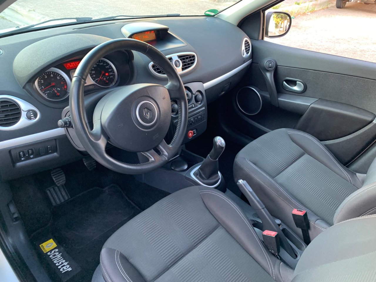 Renault Clio 1.6 Air Conditioning TÜV 04/28