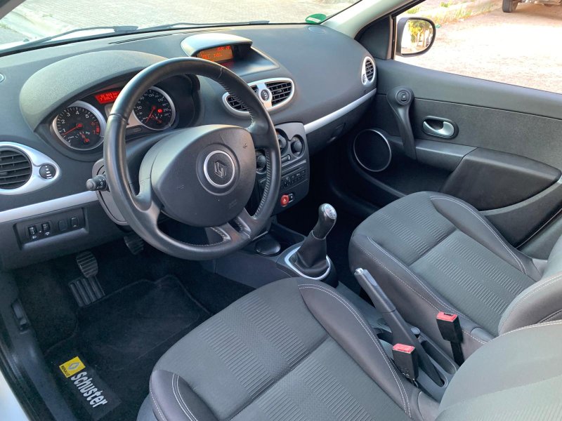 Renault Clio 1.6 Air Conditioning TÜV 04/28