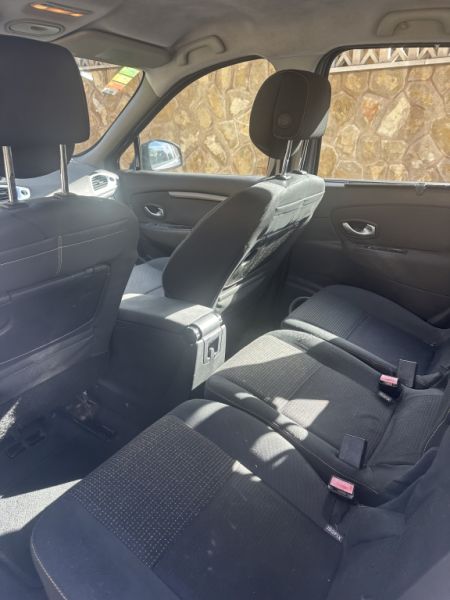 Renault Scenic Grande mit neuem TÜV