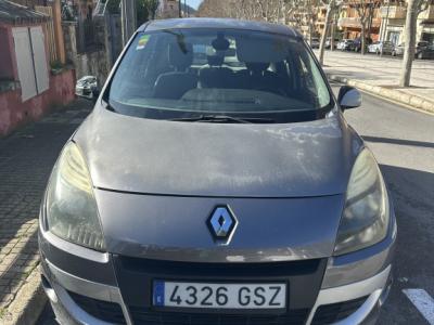 Renault Scenic Grande mit neuem TÜV