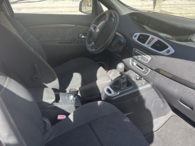 Renault Scenic Grande mit neuem TÜV