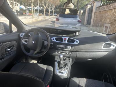 Renault Scenic Grande mit neuem TÜV